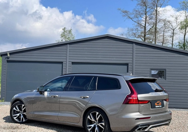 Volvo V60 cena 108900 przebieg: 177000, rok produkcji 2019 z Młynary małe 631